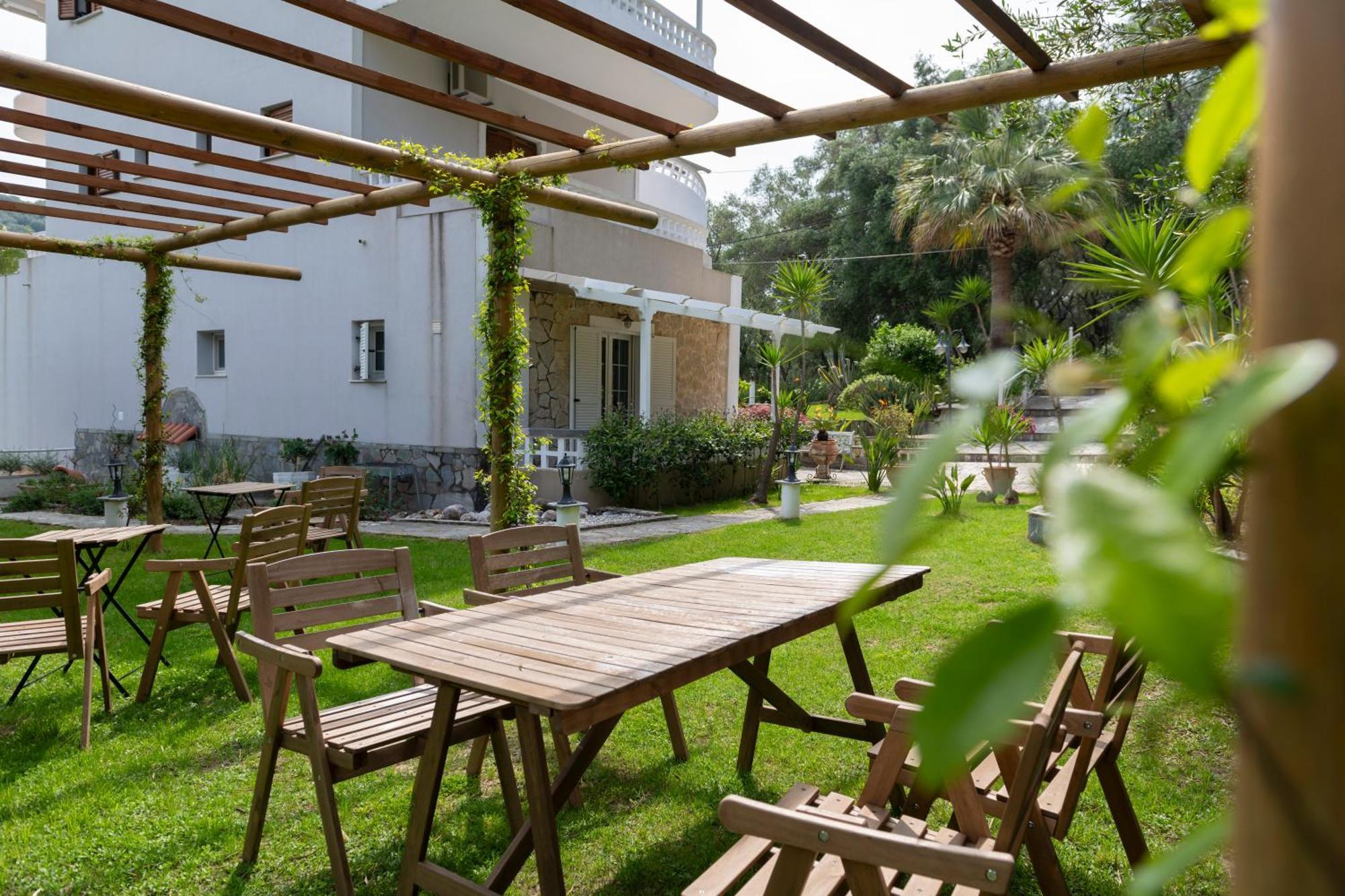 Golden Sun Aparthotel Parga Ngoại thất bức ảnh